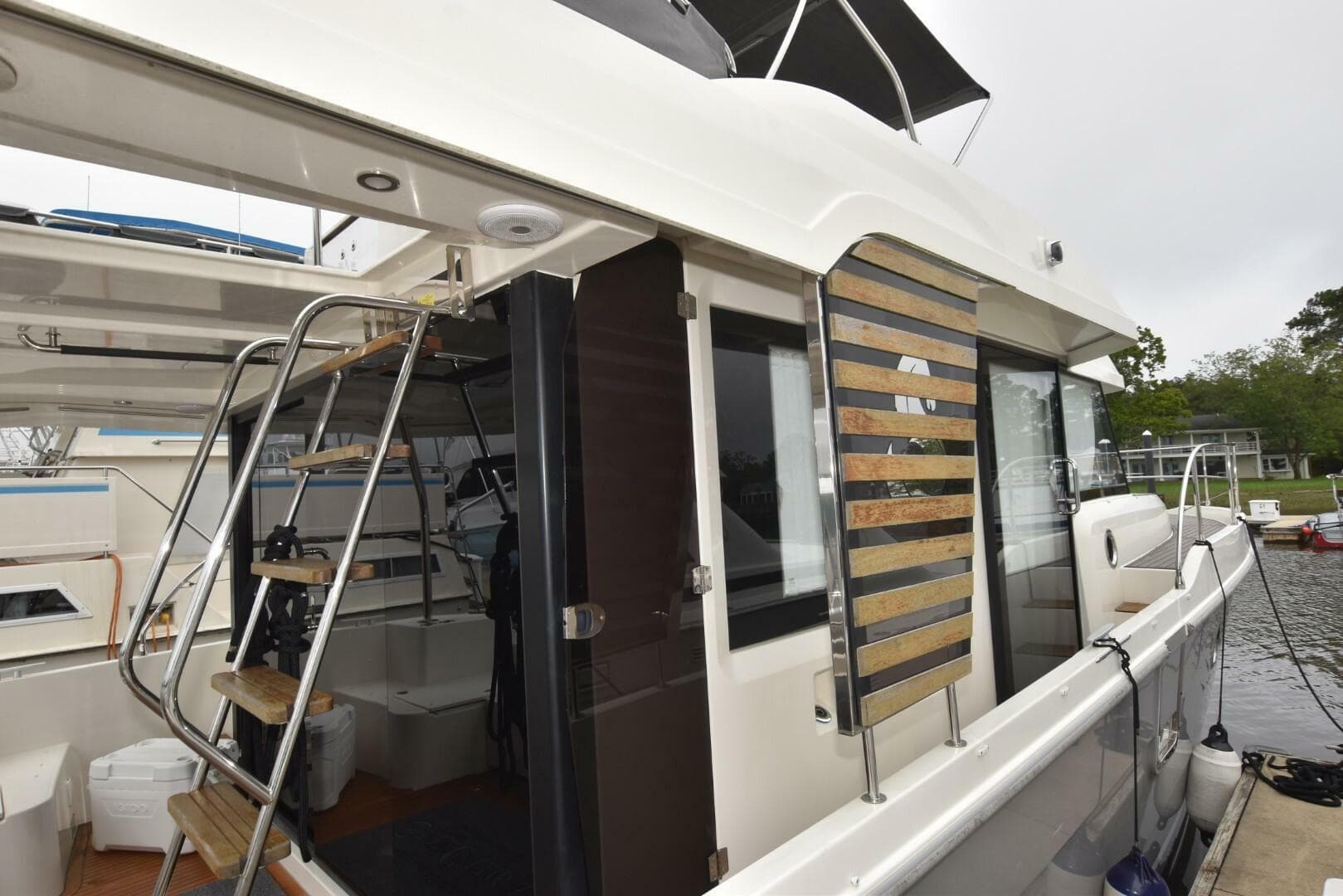 2023 Beneteau Swift Trawler 41 Fly — photo 3