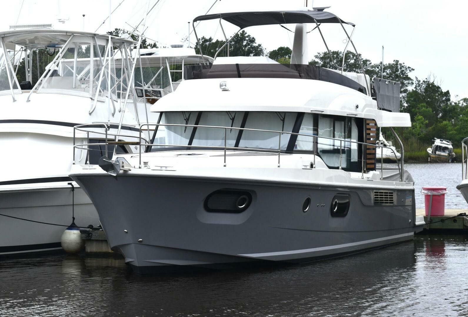 2023 Beneteau Swift Trawler 41 Fly — photo 1