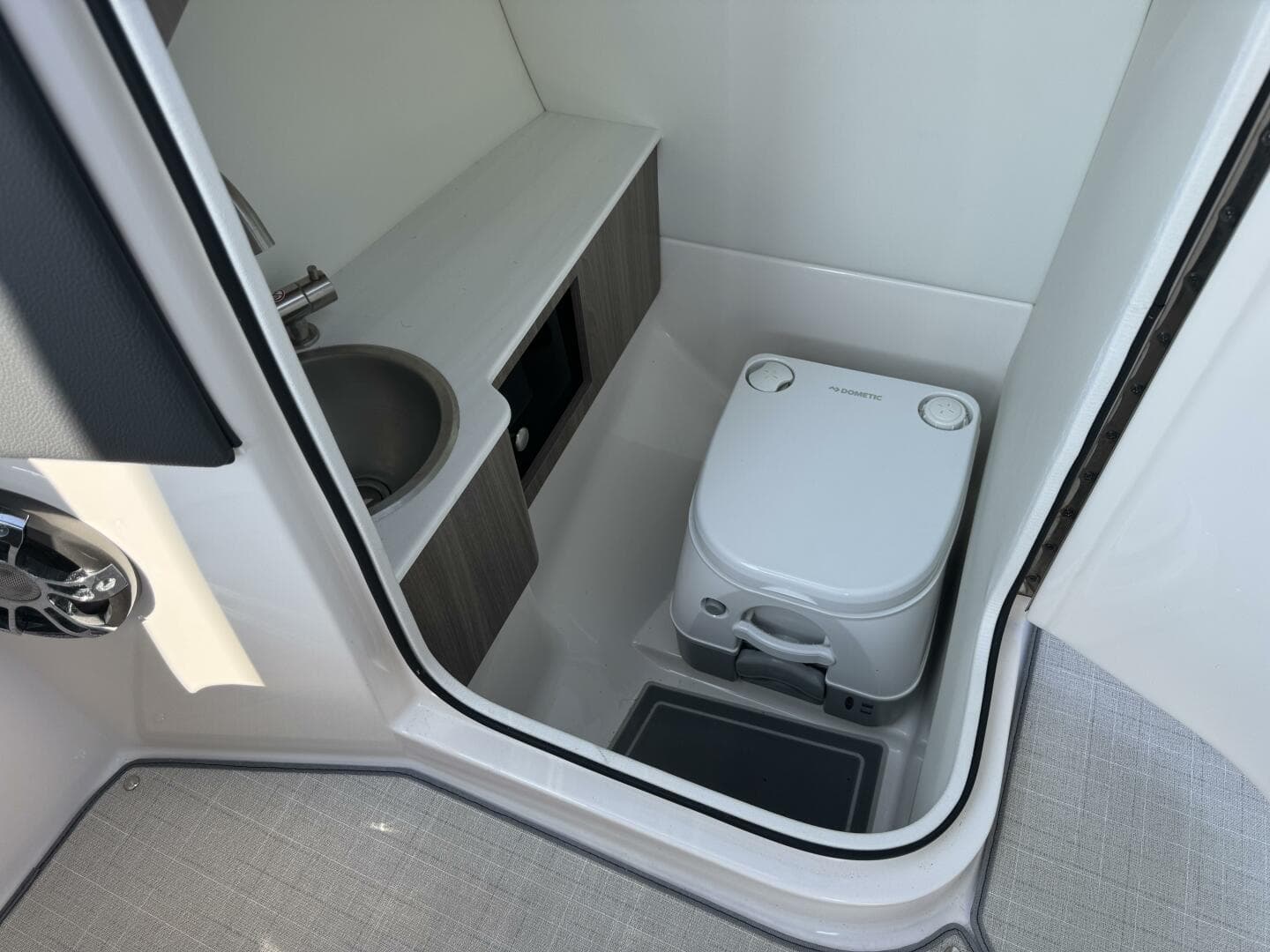 2020 Regal LS 6 — photo 21