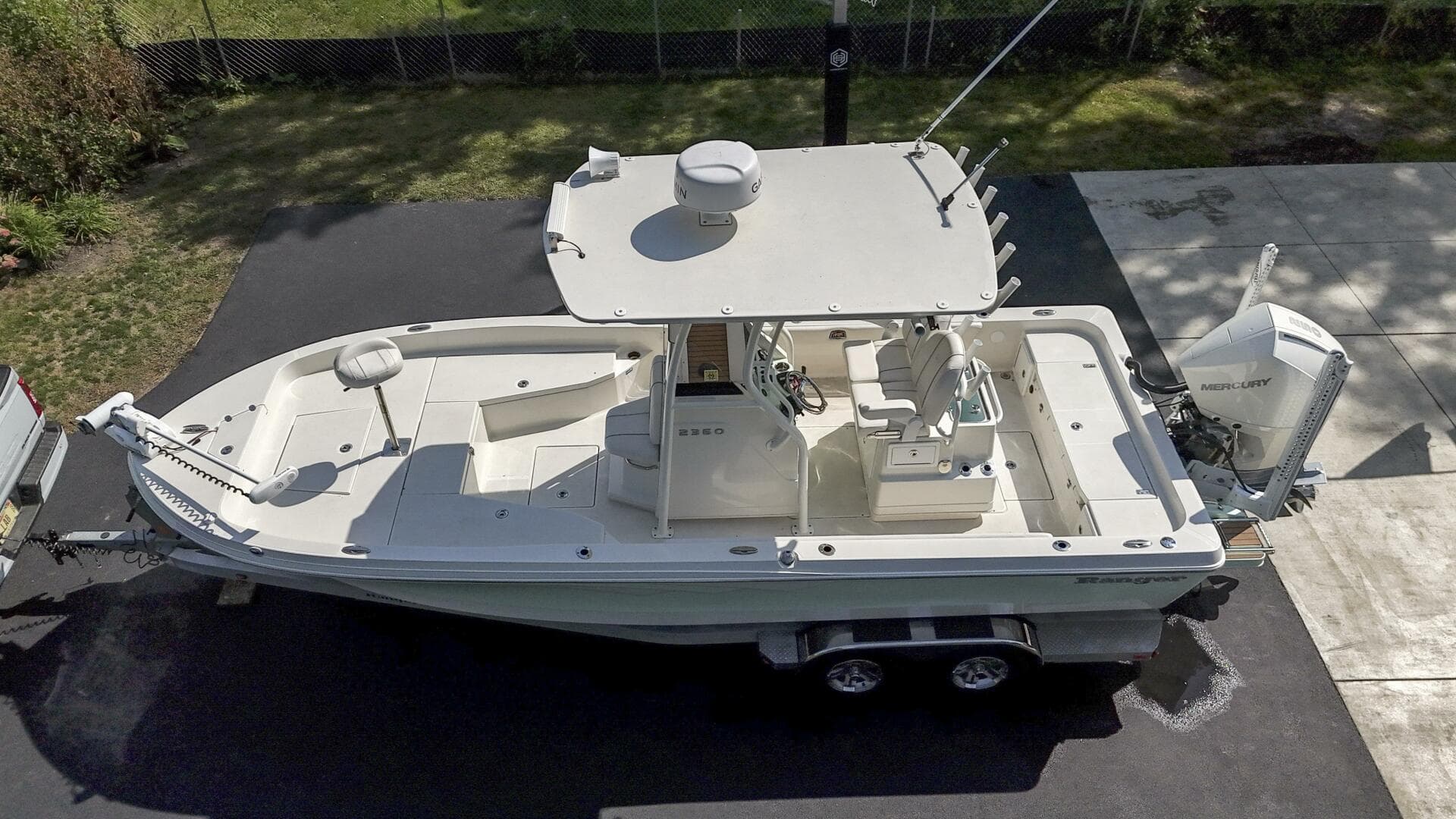 2022 Ranger 2360 — photo 2