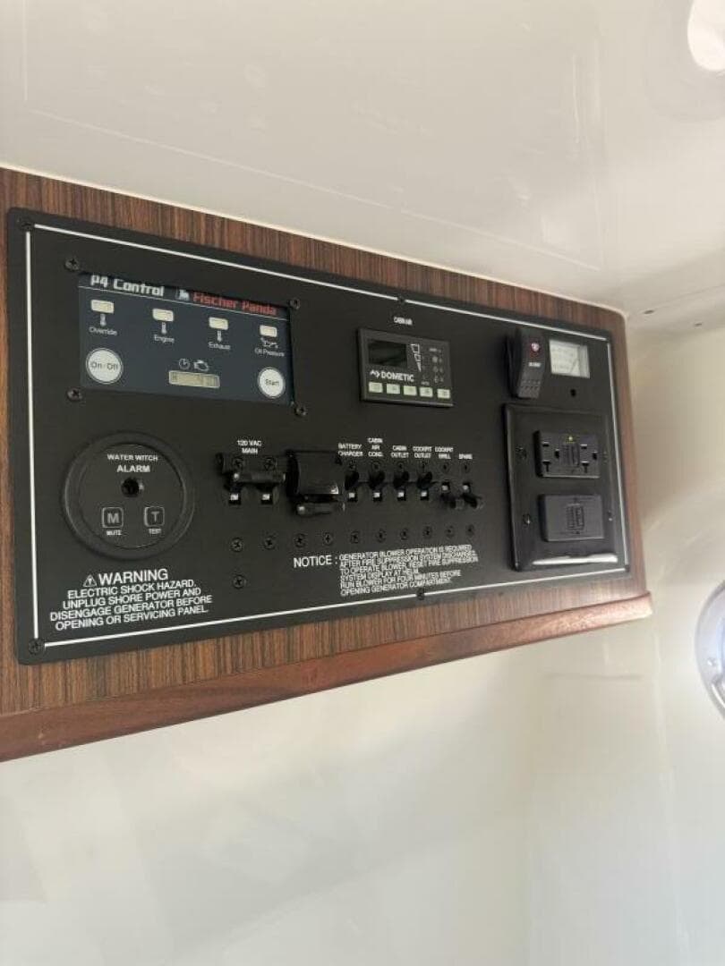 2020 Pursuit S328 — photo 14