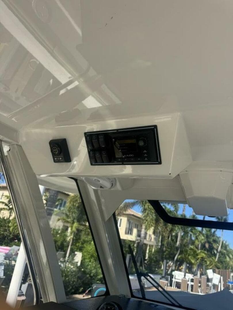 2020 Pursuit S328 — photo 13