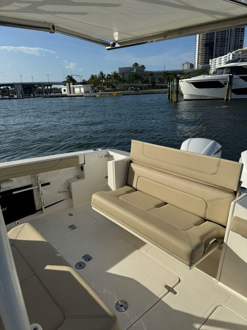 2020 Pursuit S328 — photo 7