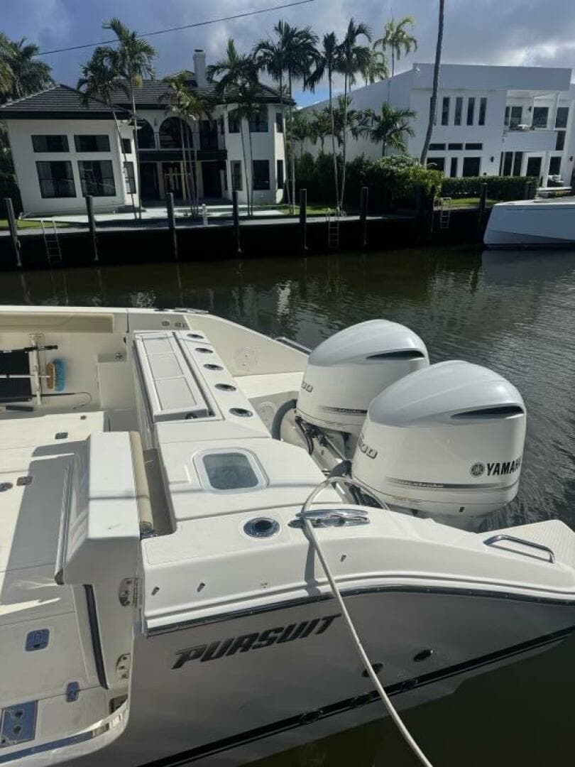 2020 Pursuit S328 — photo 5