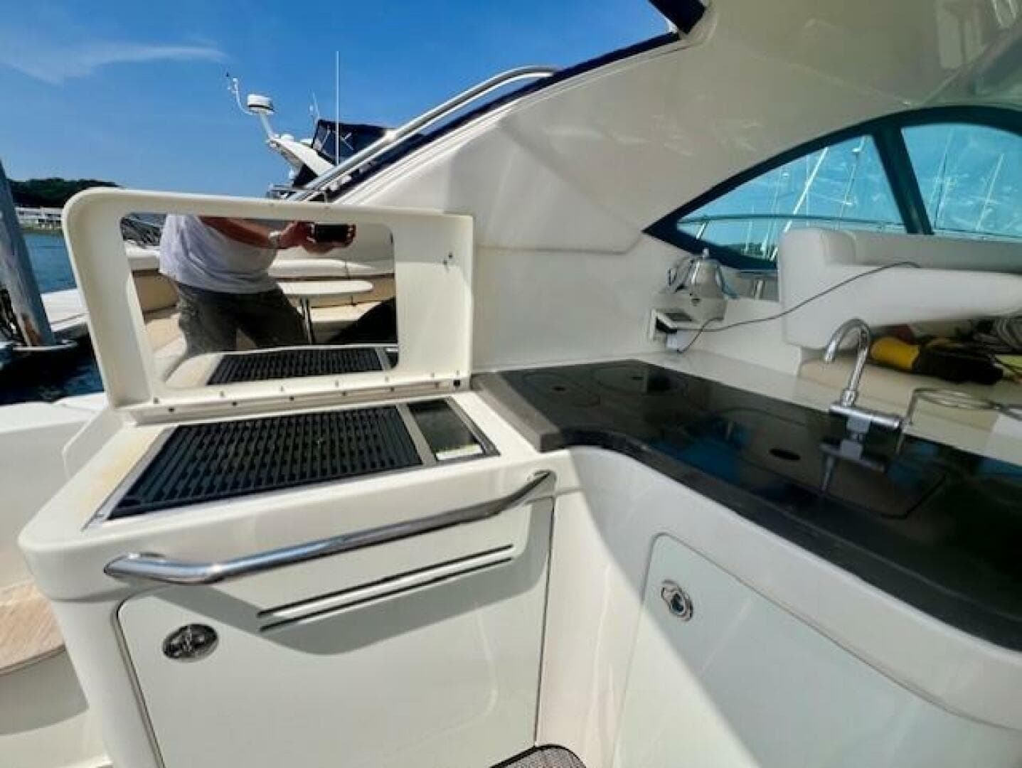 2013 Sea Ray 410 Sundancer — photo 10