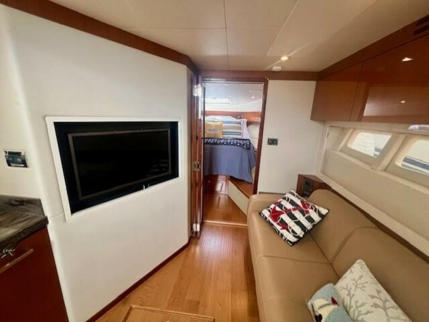 2013 Sea Ray 410 Sundancer — photo 13
