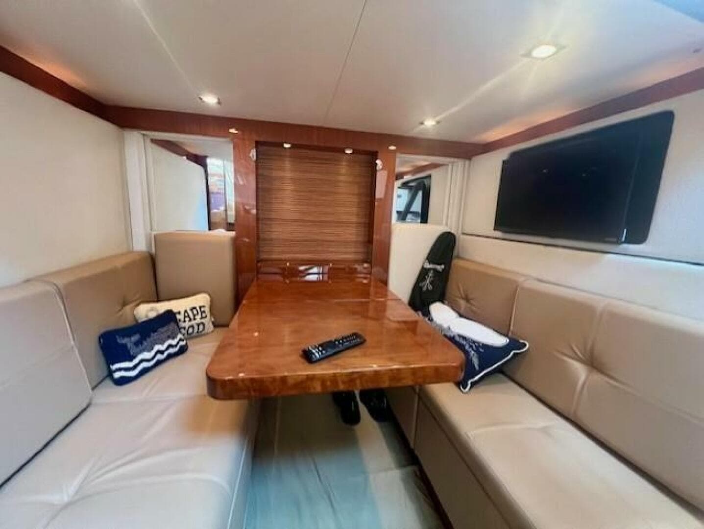 2013 Sea Ray 410 Sundancer — photo 20