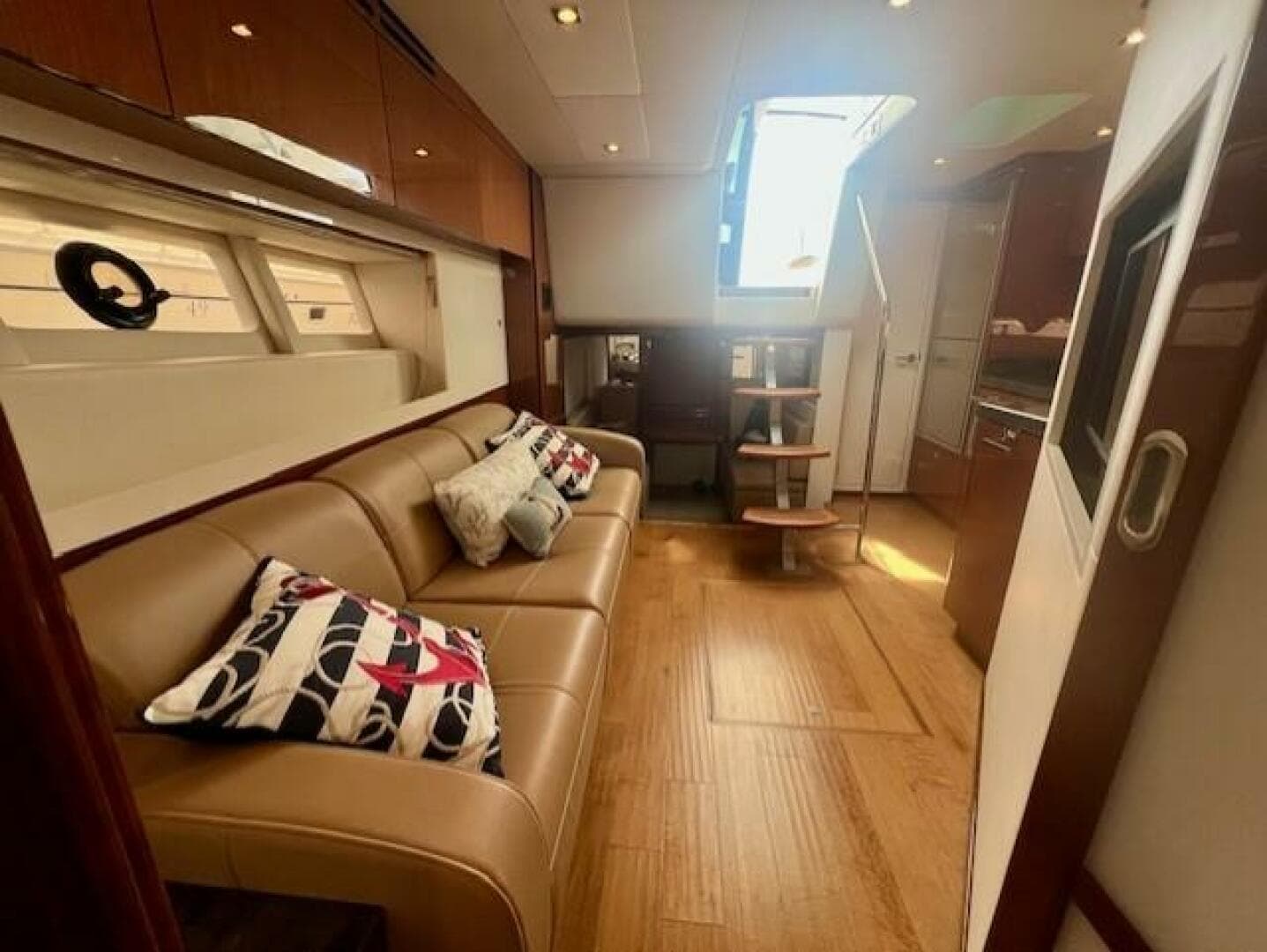 2013 Sea Ray 410 Sundancer — photo 18