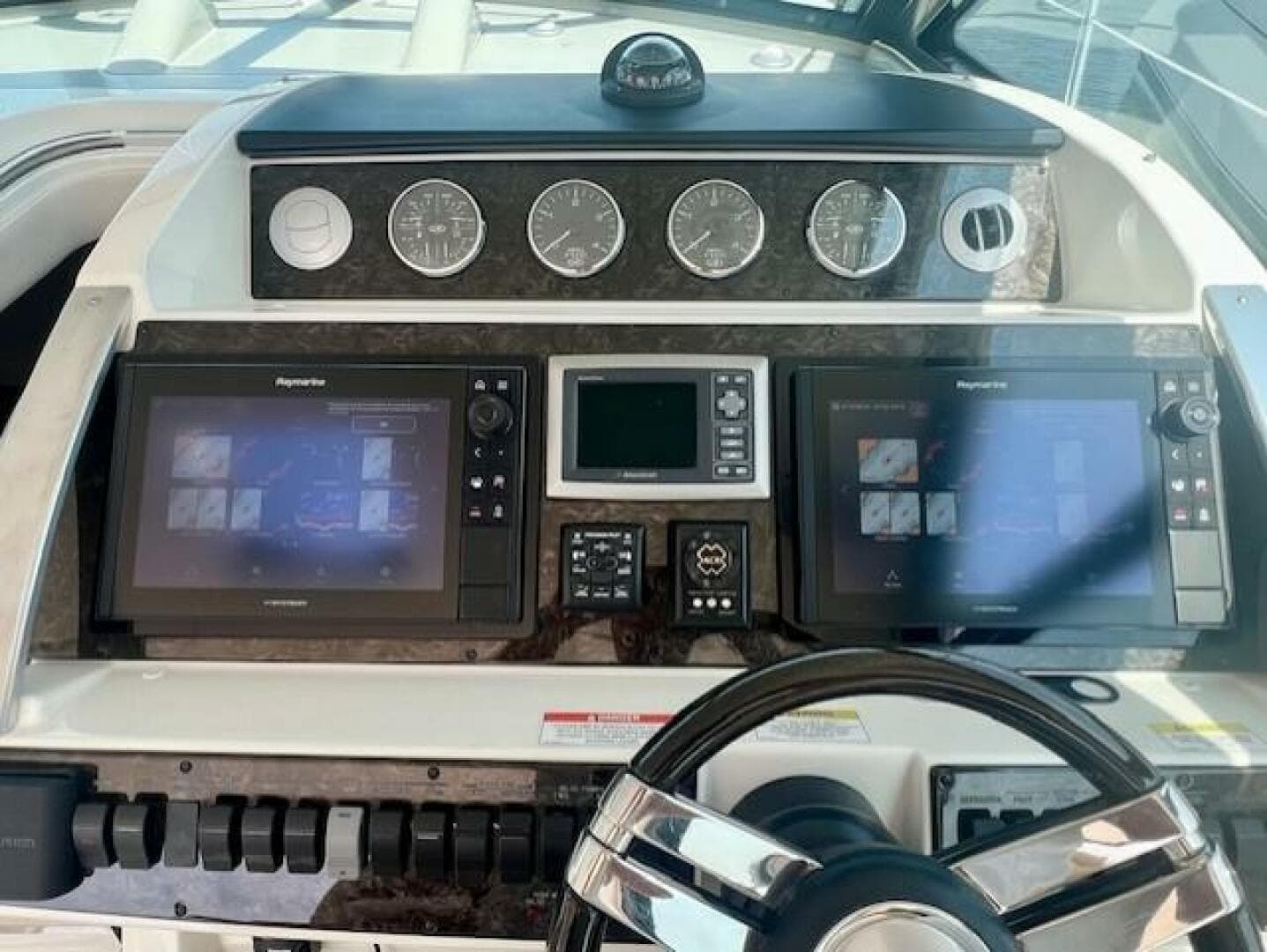 2013 Sea Ray 410 Sundancer — photo 12