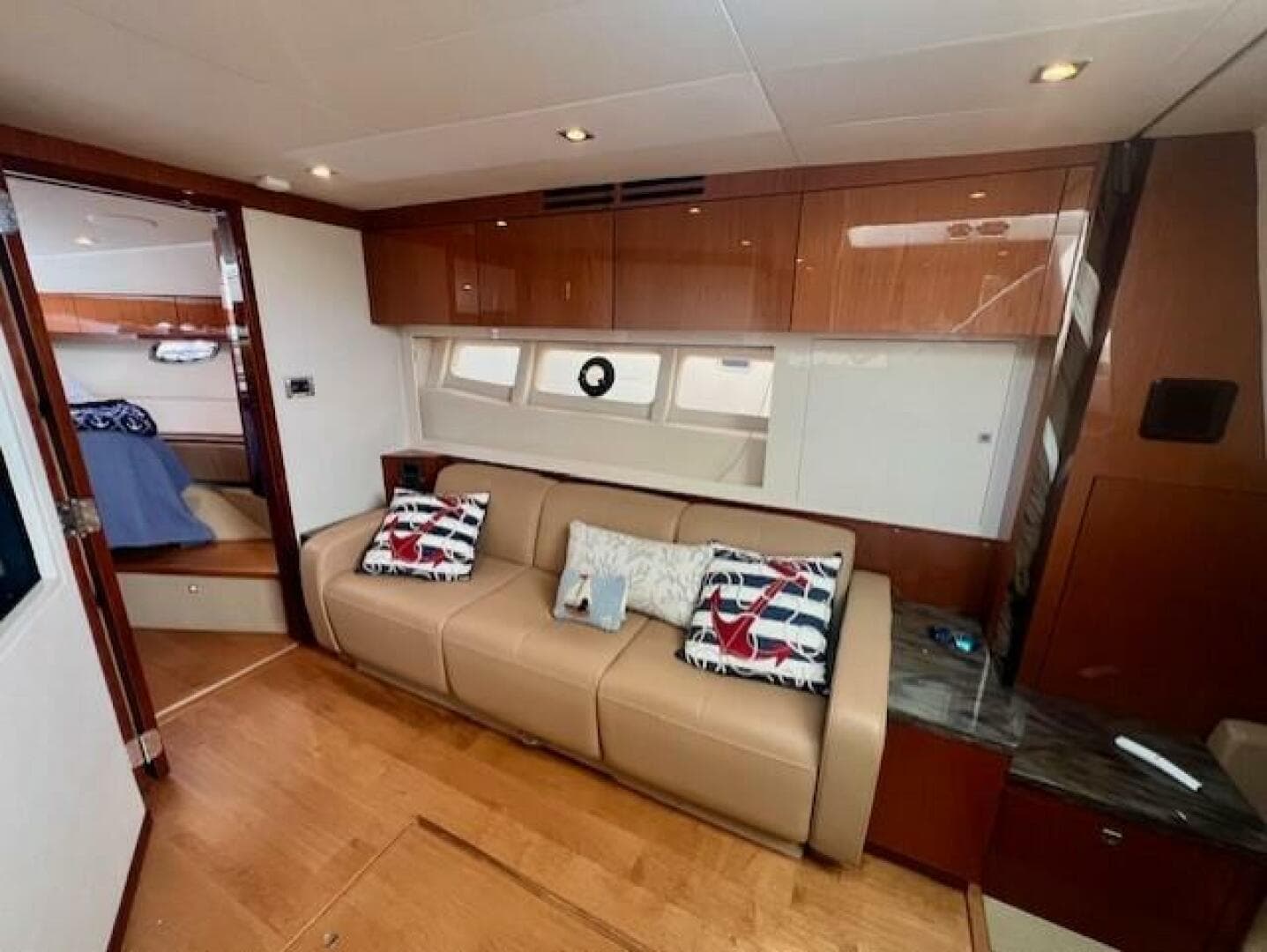 2013 Sea Ray 410 Sundancer — photo 16