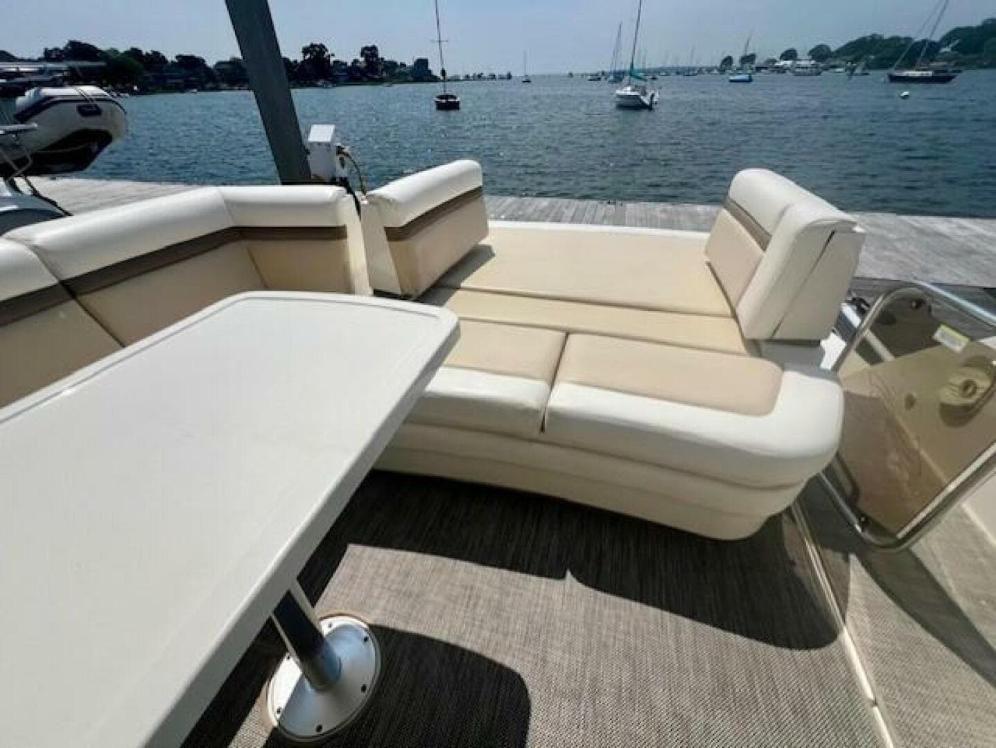 2013 Sea Ray 410 Sundancer — photo 8