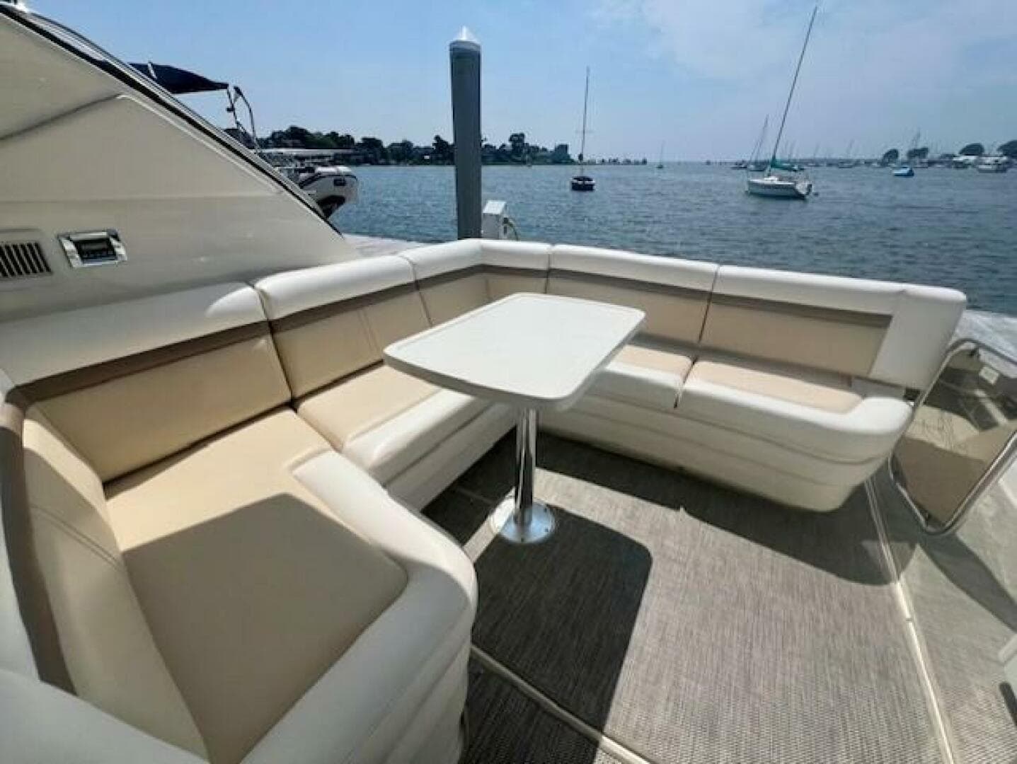 2013 Sea Ray 410 Sundancer — photo 7