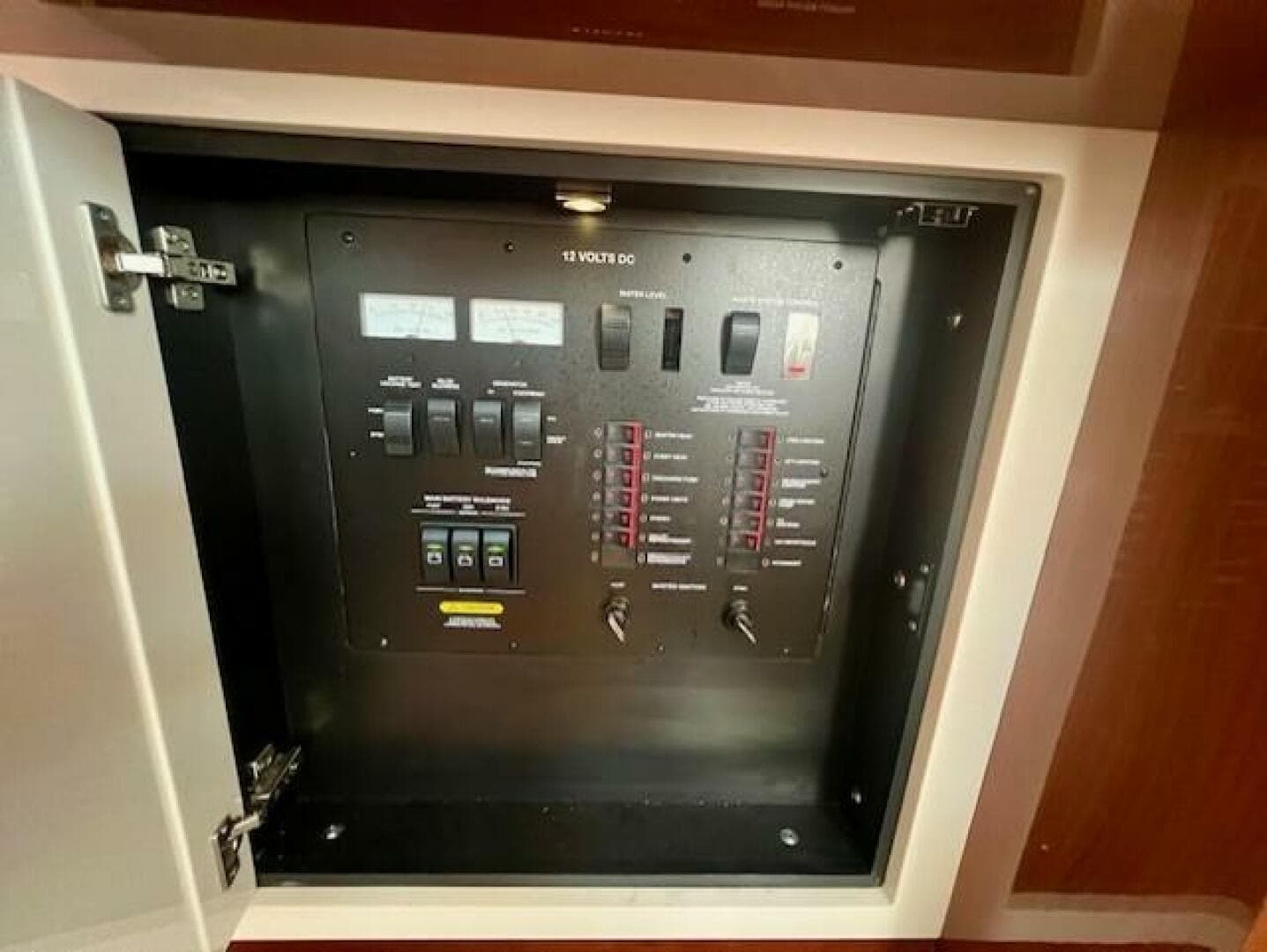 2013 Sea Ray 410 Sundancer — photo 25