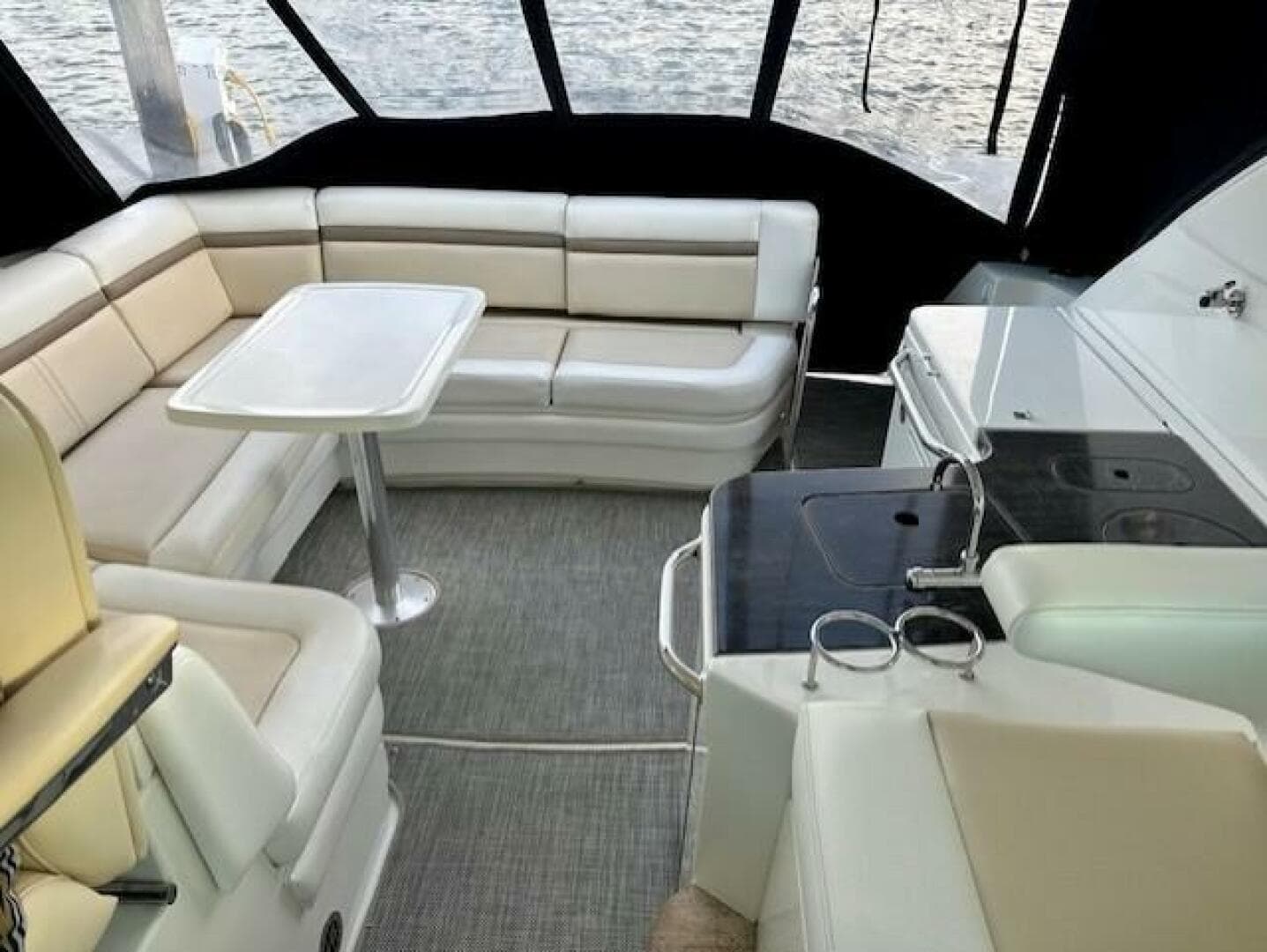 2013 Sea Ray 410 Sundancer — photo 9