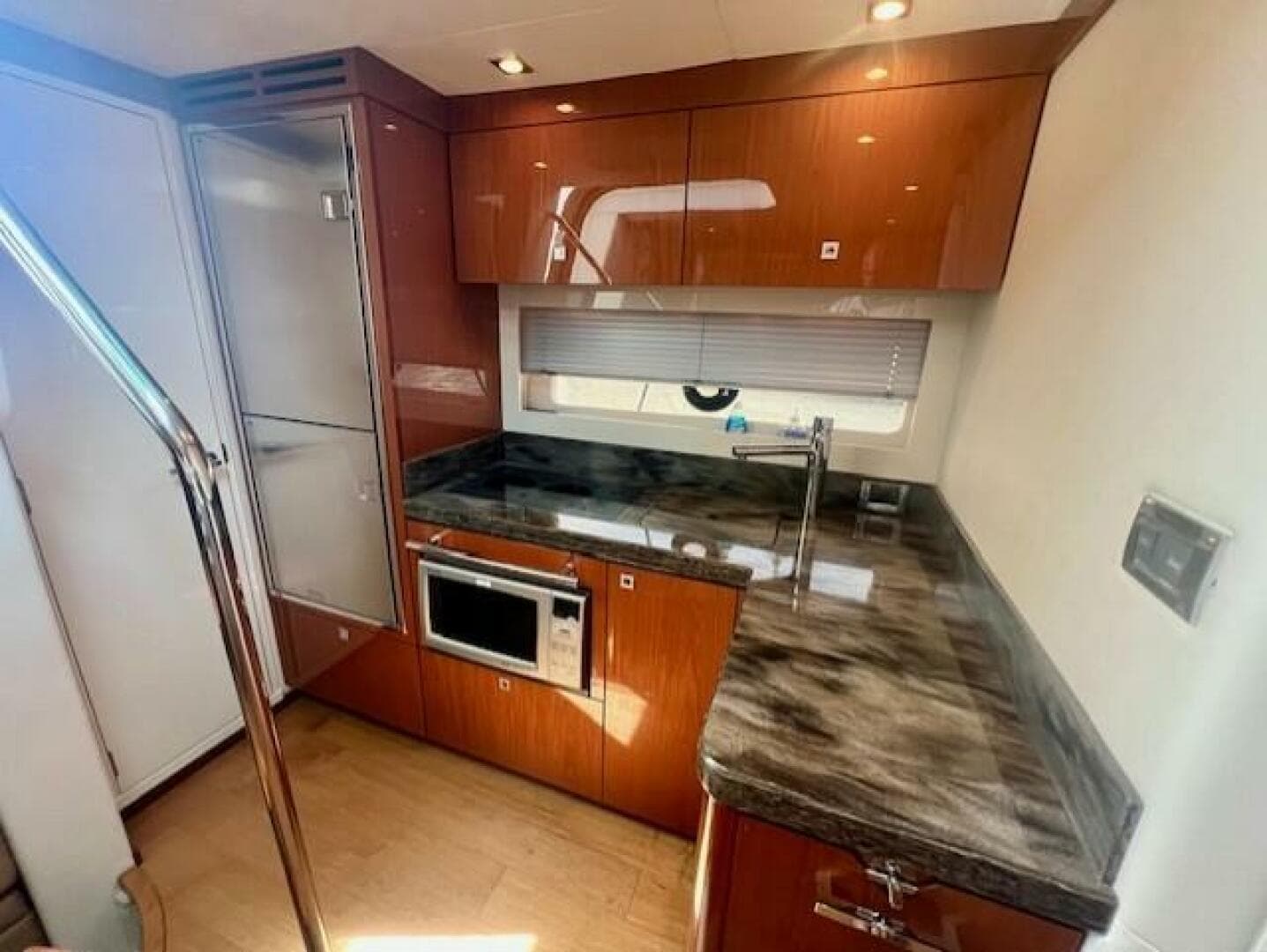 2013 Sea Ray 410 Sundancer — photo 14