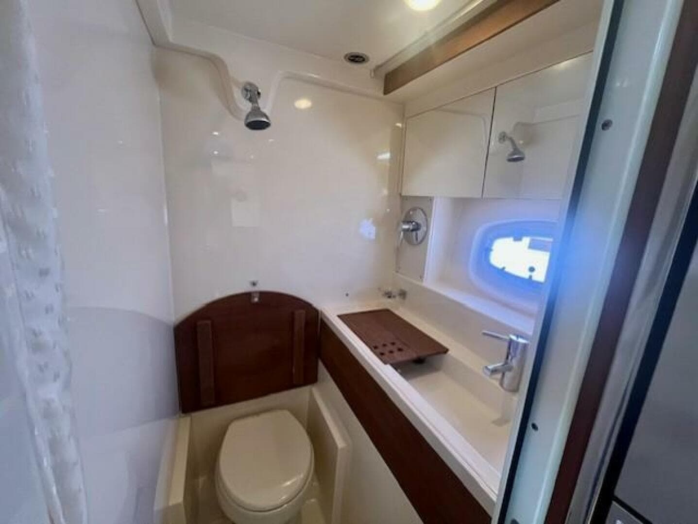 2013 Sea Ray 410 Sundancer — photo 24