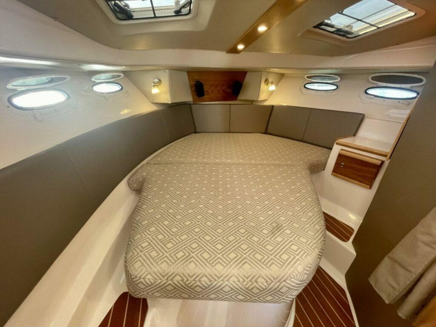 2017 Cutwater C-302 Sport Coupe — photo 19