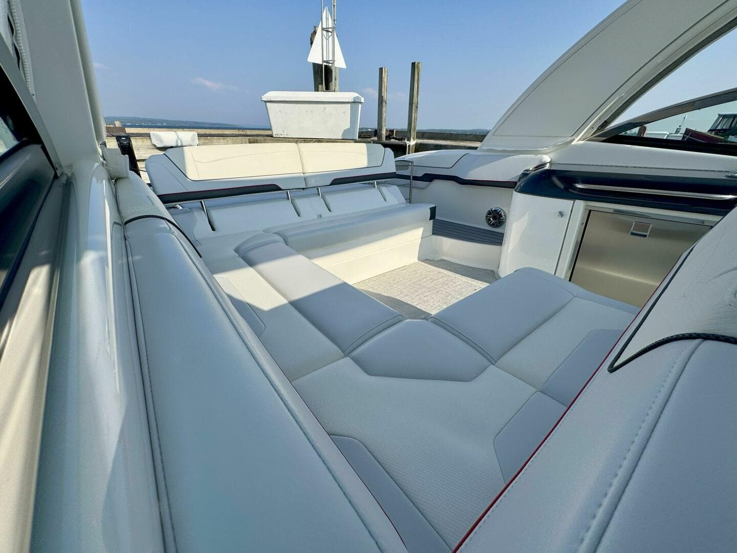 2024 Formula 350 Crossover Bowrider — photo 23