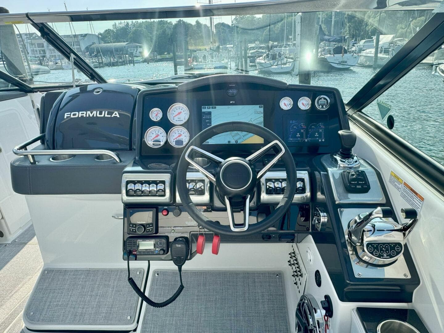 2024 Formula 350 Crossover Bowrider — photo 4