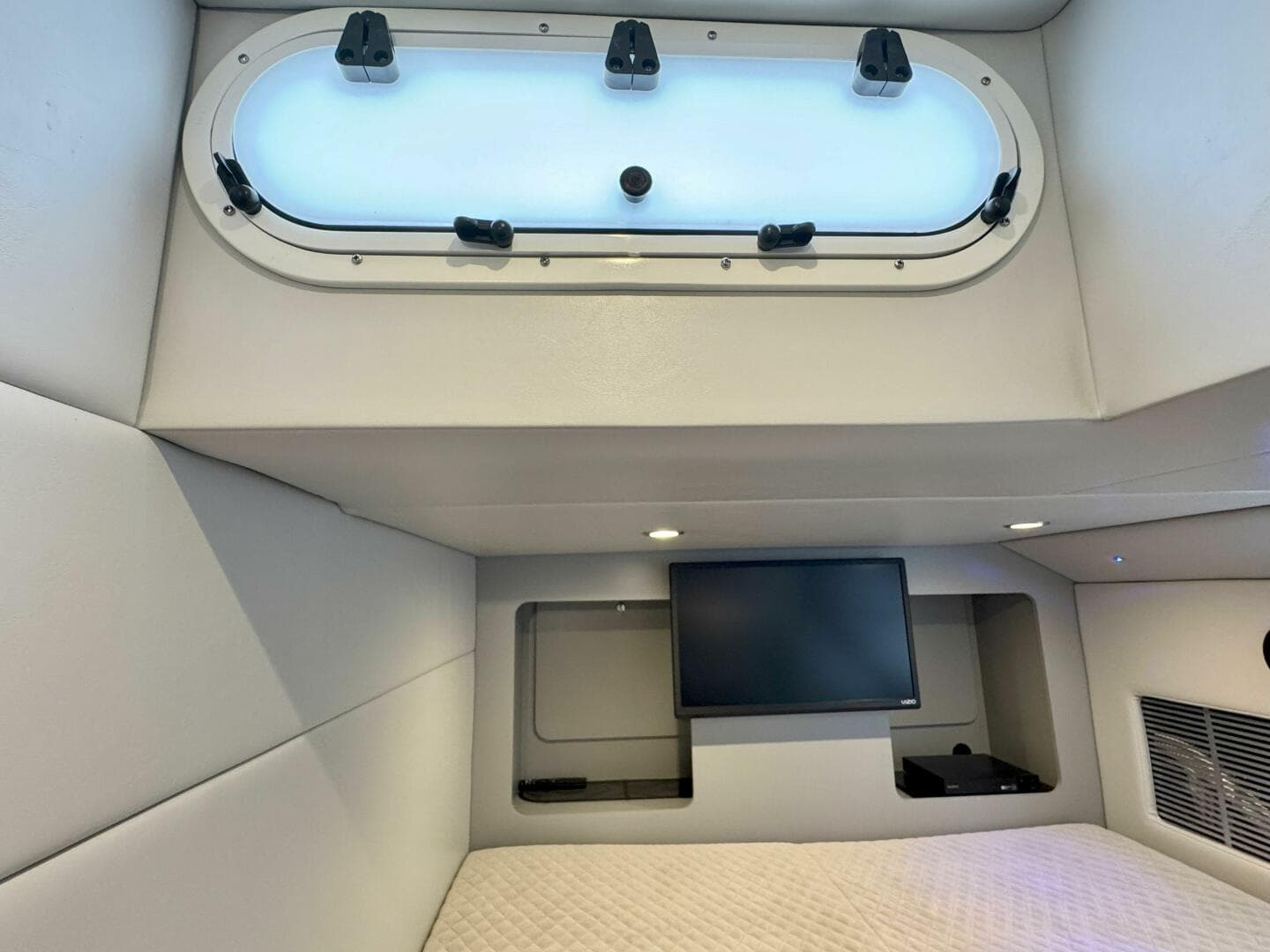 2024 Formula 350 Crossover Bowrider — photo 58