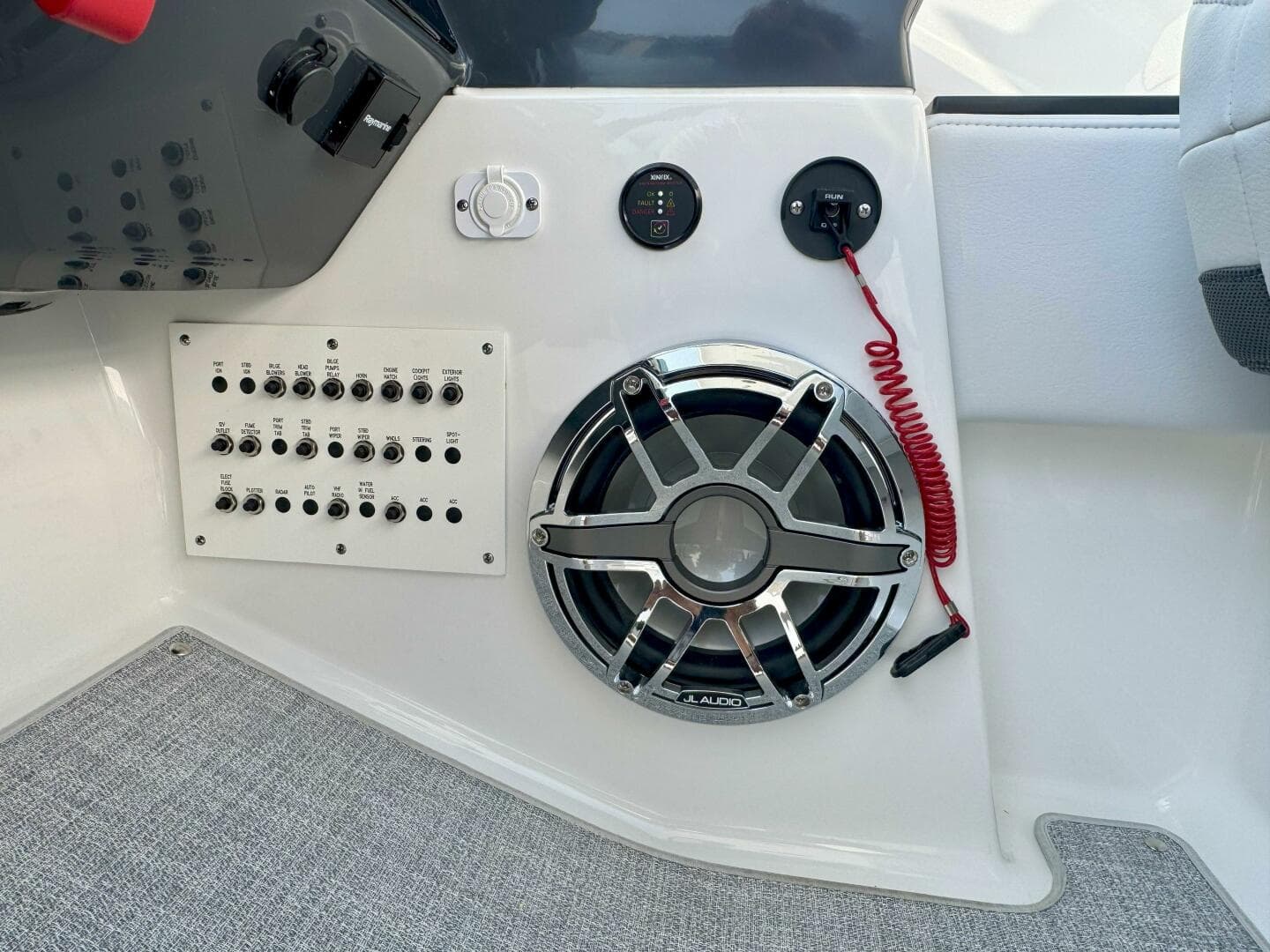 2024 Formula 350 Crossover Bowrider — photo 36