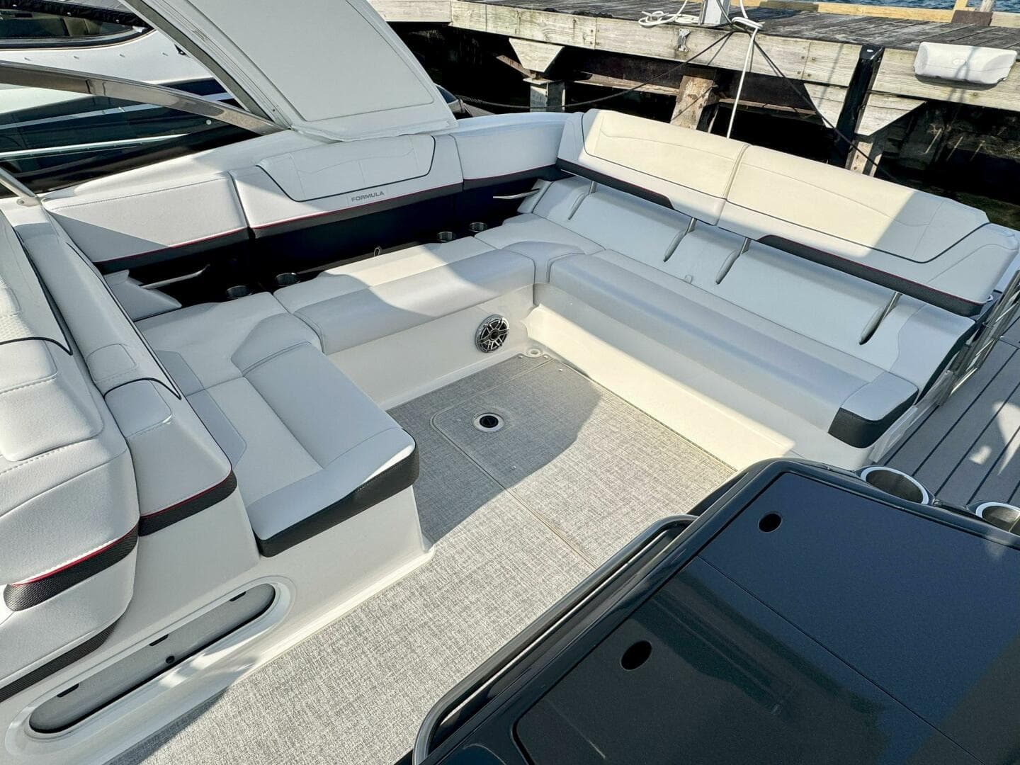 2024 Formula 350 Crossover Bowrider — photo 21