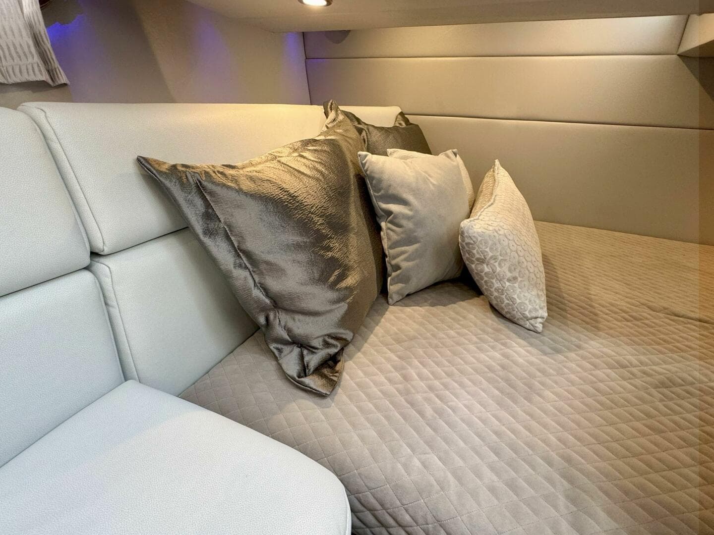 2024 Formula 350 Crossover Bowrider — photo 55