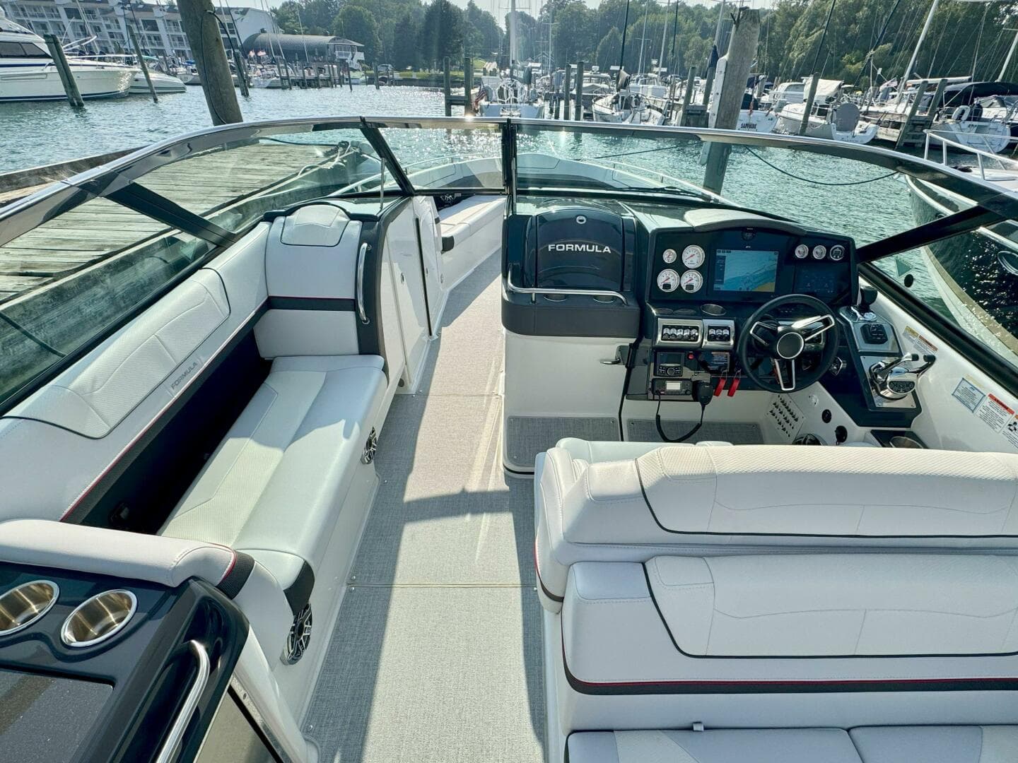 2024 Formula 350 Crossover Bowrider — photo 3