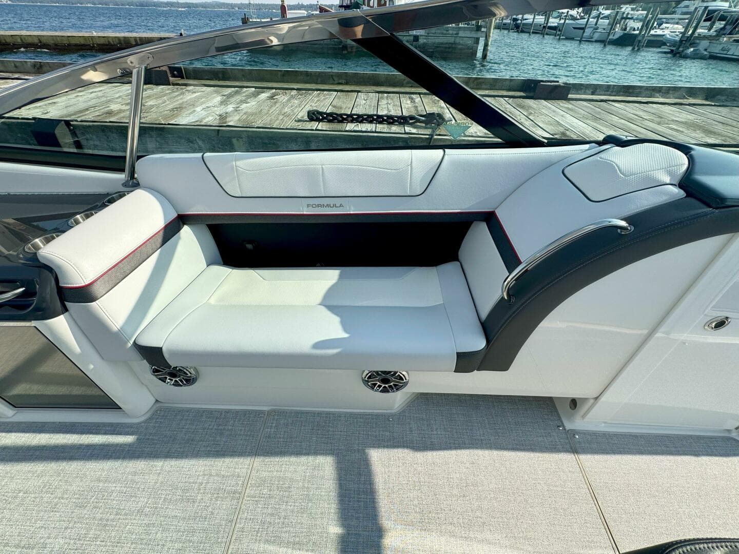 2024 Formula 350 Crossover Bowrider — photo 29
