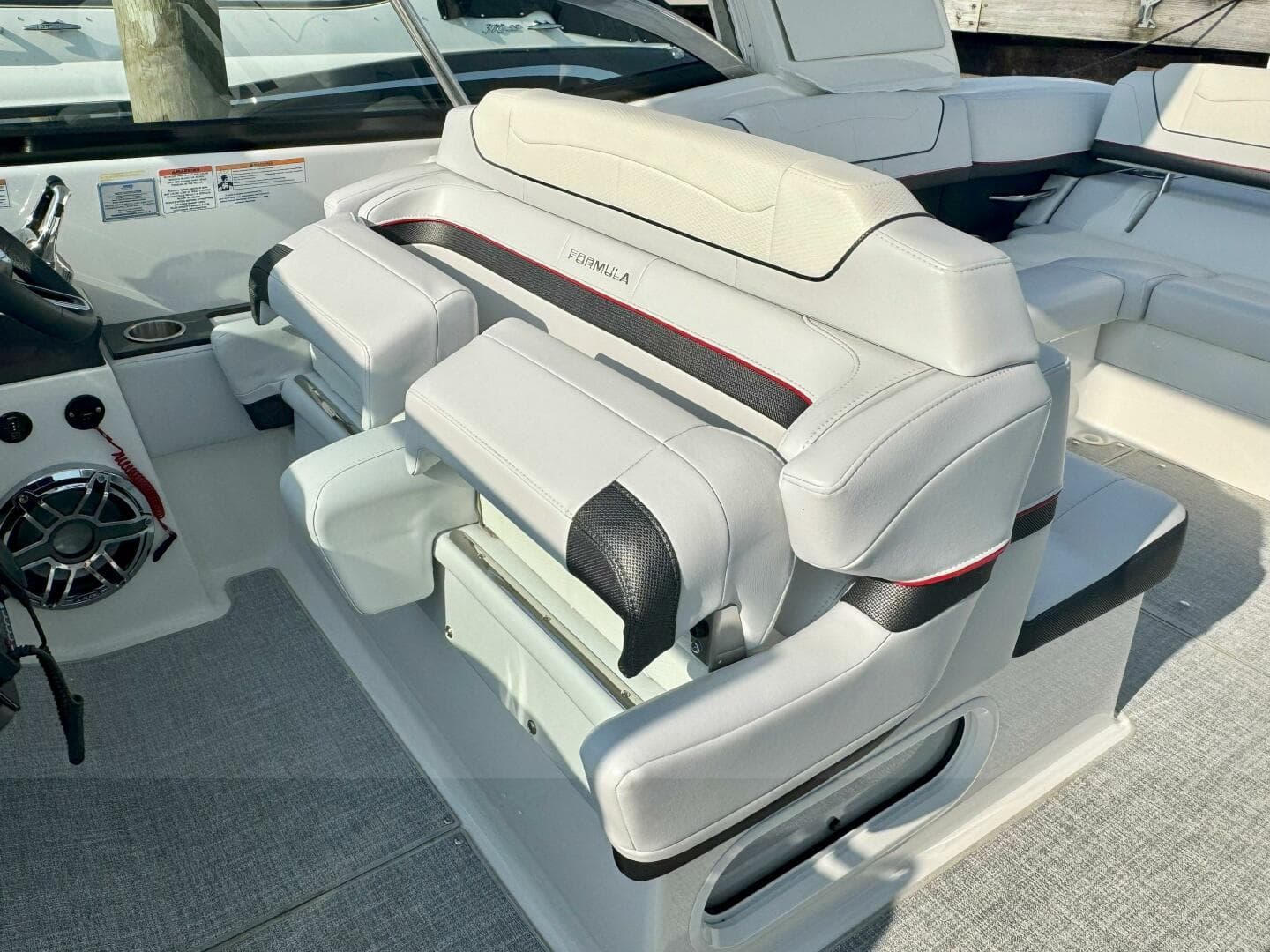 2024 Formula 350 Crossover Bowrider — photo 31