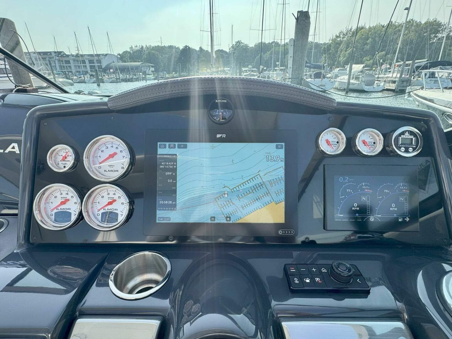 2024 Formula 350 Crossover Bowrider — photo 33