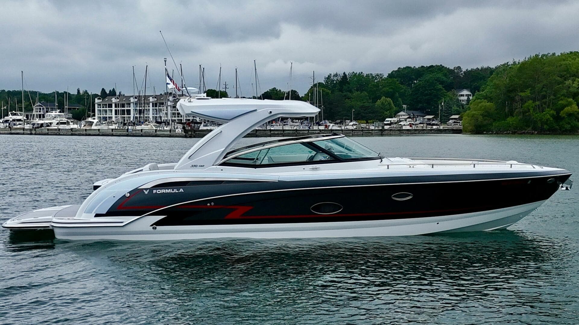 2024 Formula 350 Crossover Bowrider — photo 15
