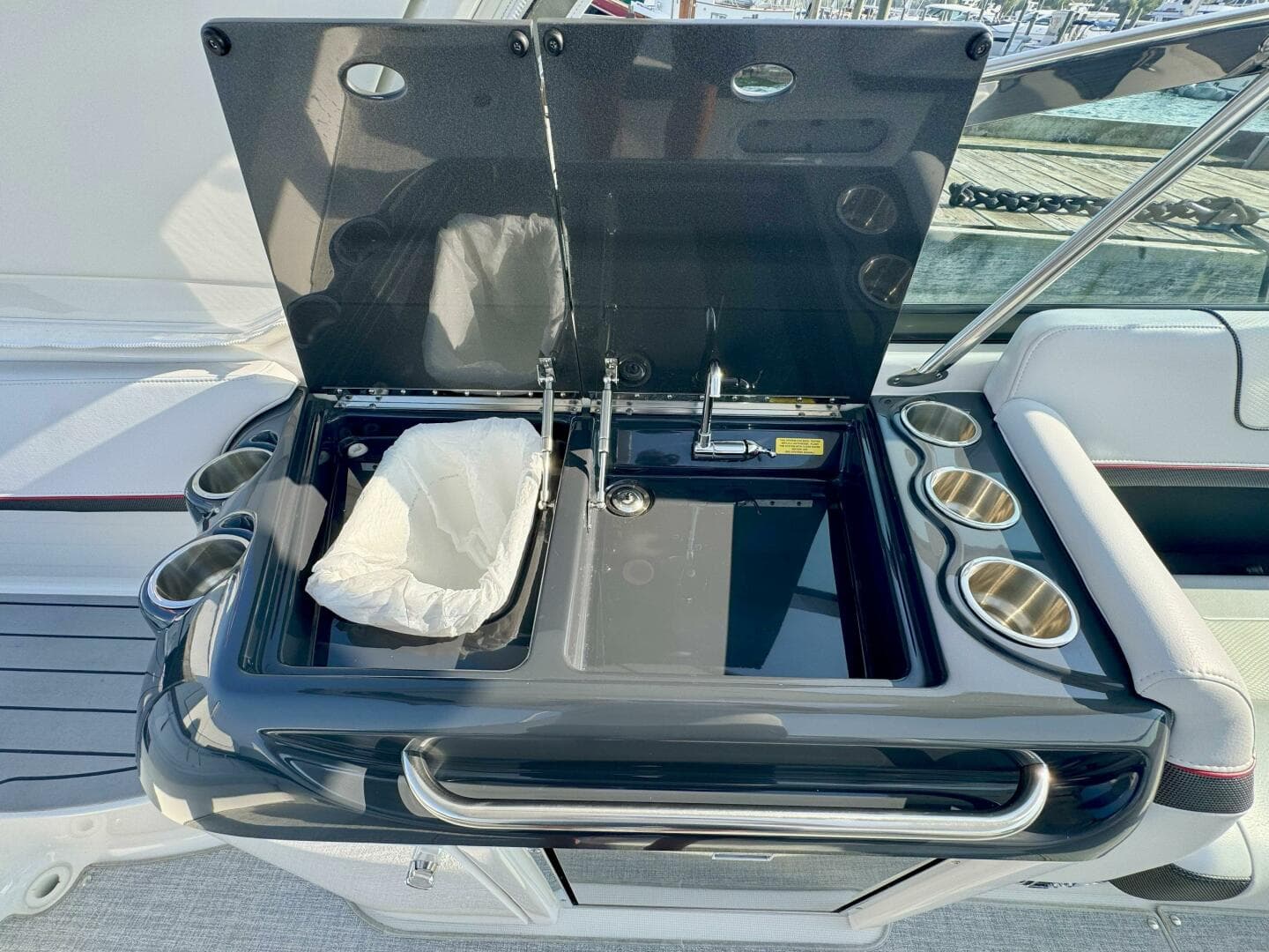 2024 Formula 350 Crossover Bowrider — photo 28