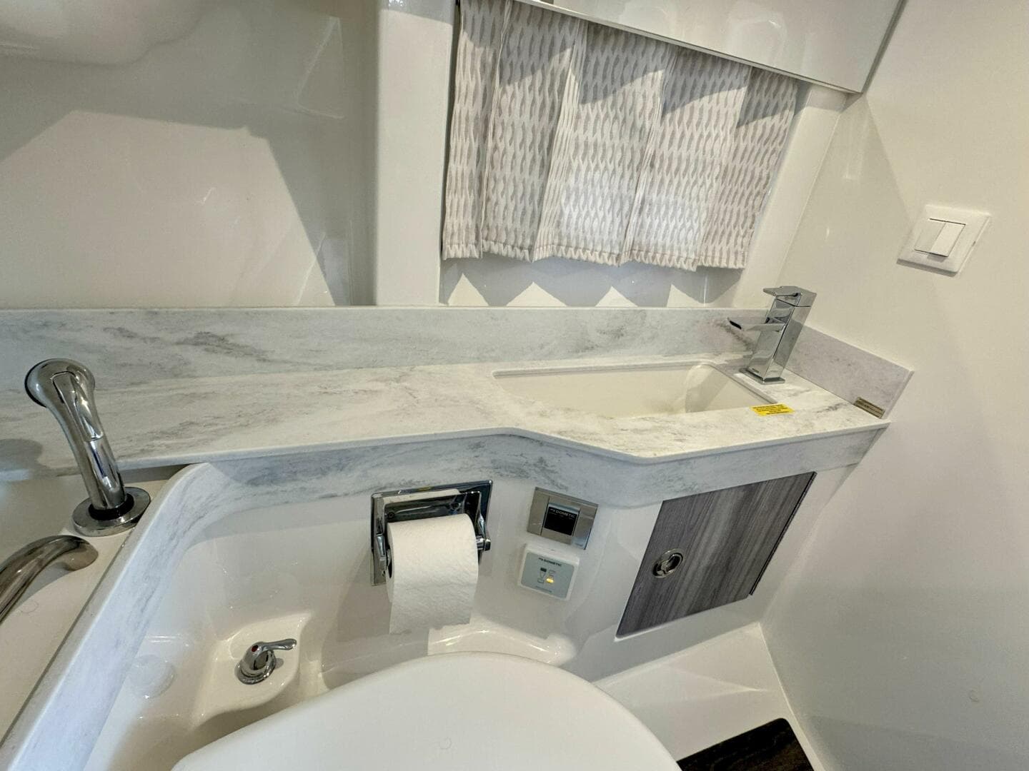 2024 Formula 350 Crossover Bowrider — photo 50