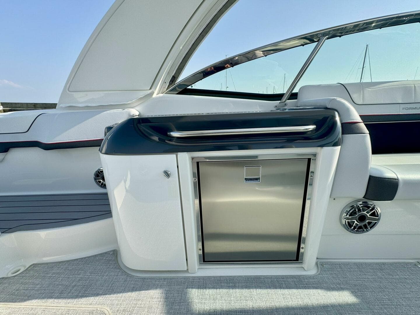 2024 Formula 350 Crossover Bowrider — photo 27