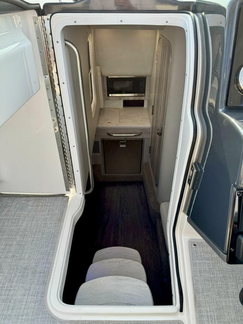 2024 Formula 350 Crossover Bowrider — photo 46