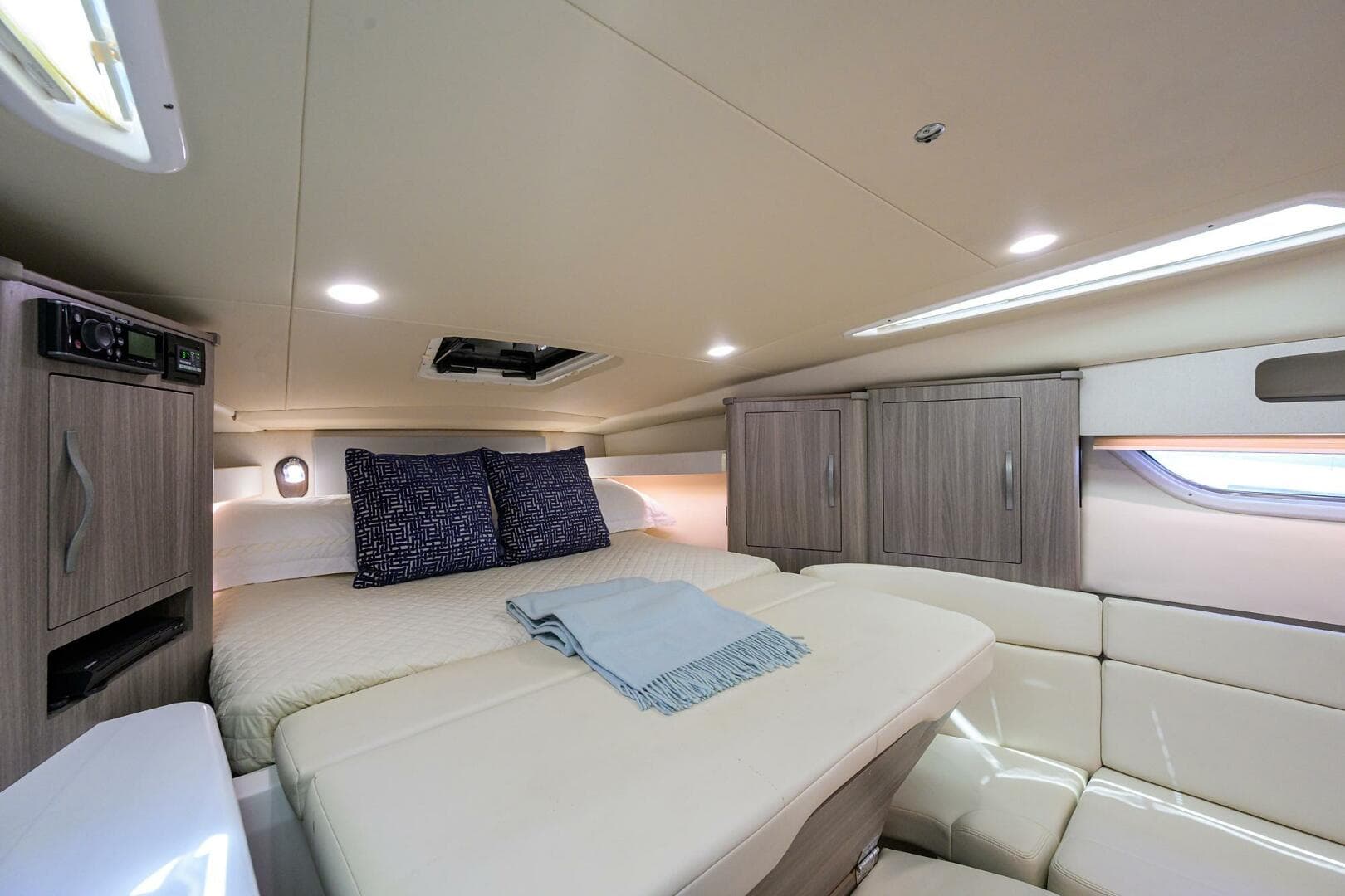 2020 Regal 35 Sport Coupe — photo 26