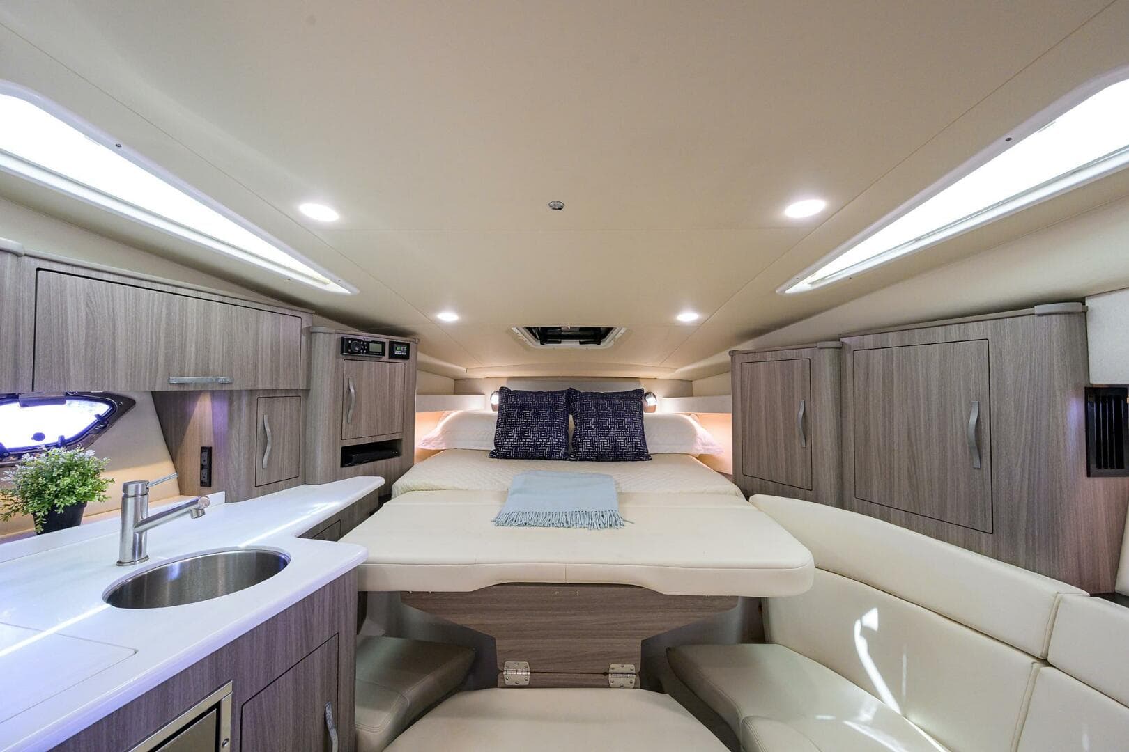 2020 Regal 35 Sport Coupe — photo 25