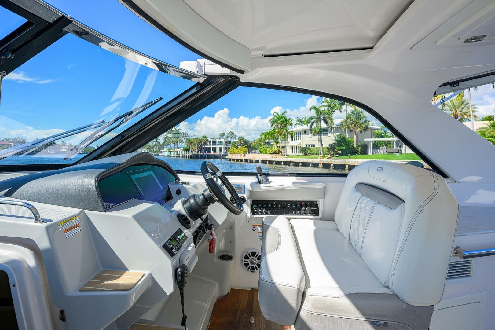 2020 Regal 35 Sport Coupe — photo 14