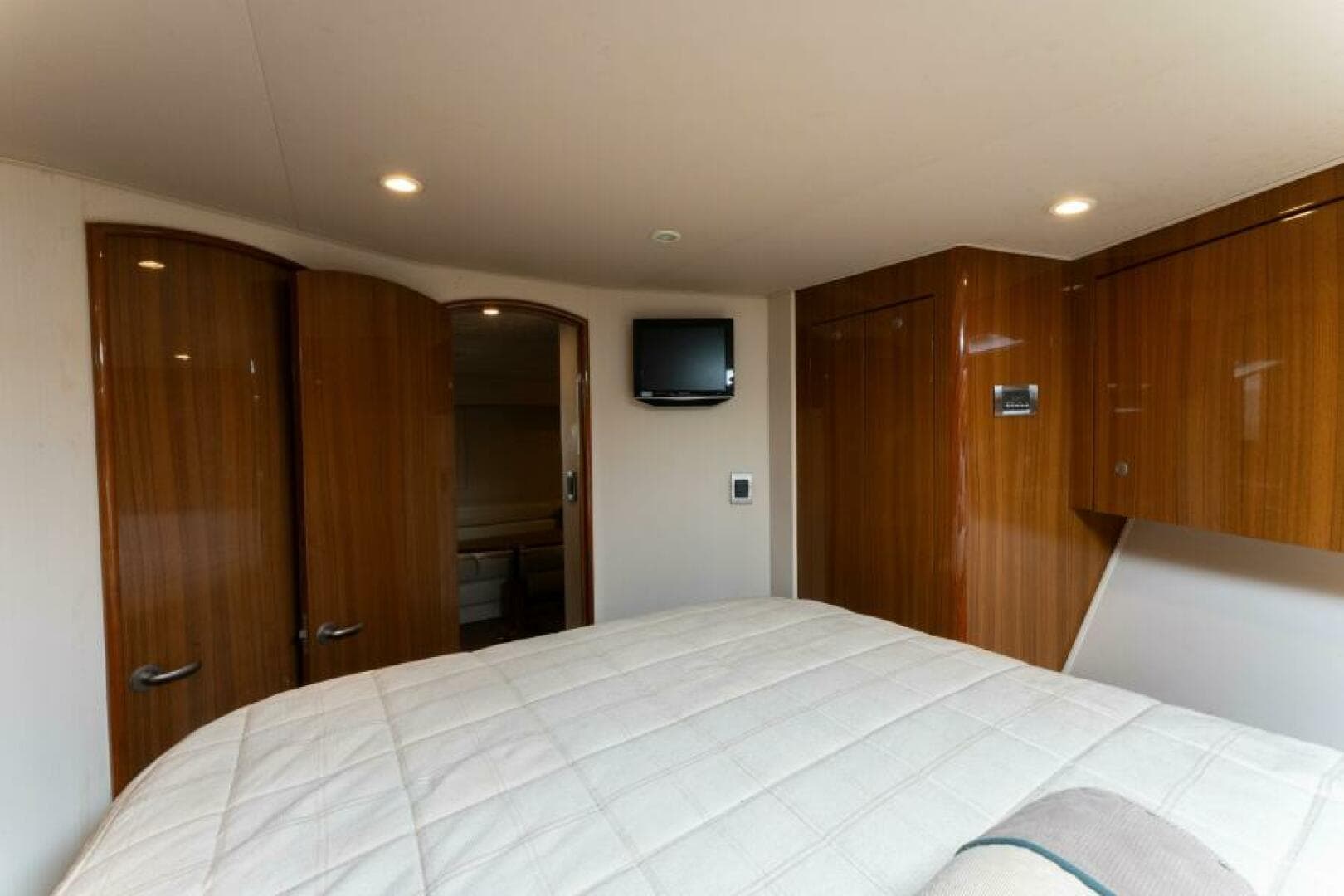 2009 Viking 45 Open — photo 11