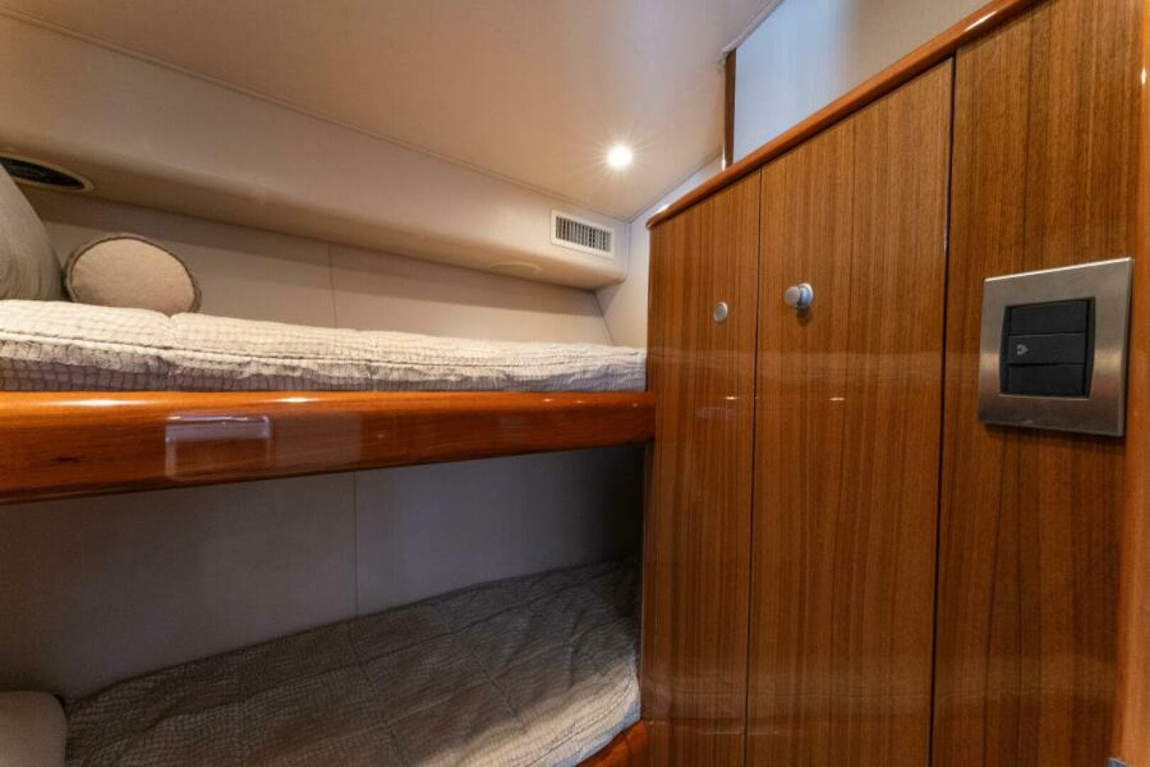 2009 Viking 45 Open — photo 12