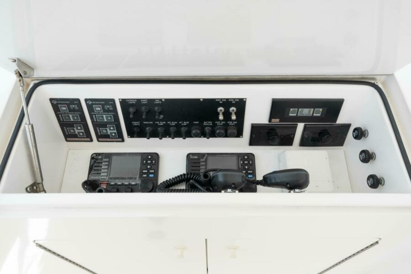 2009 Viking 45 Open — photo 24