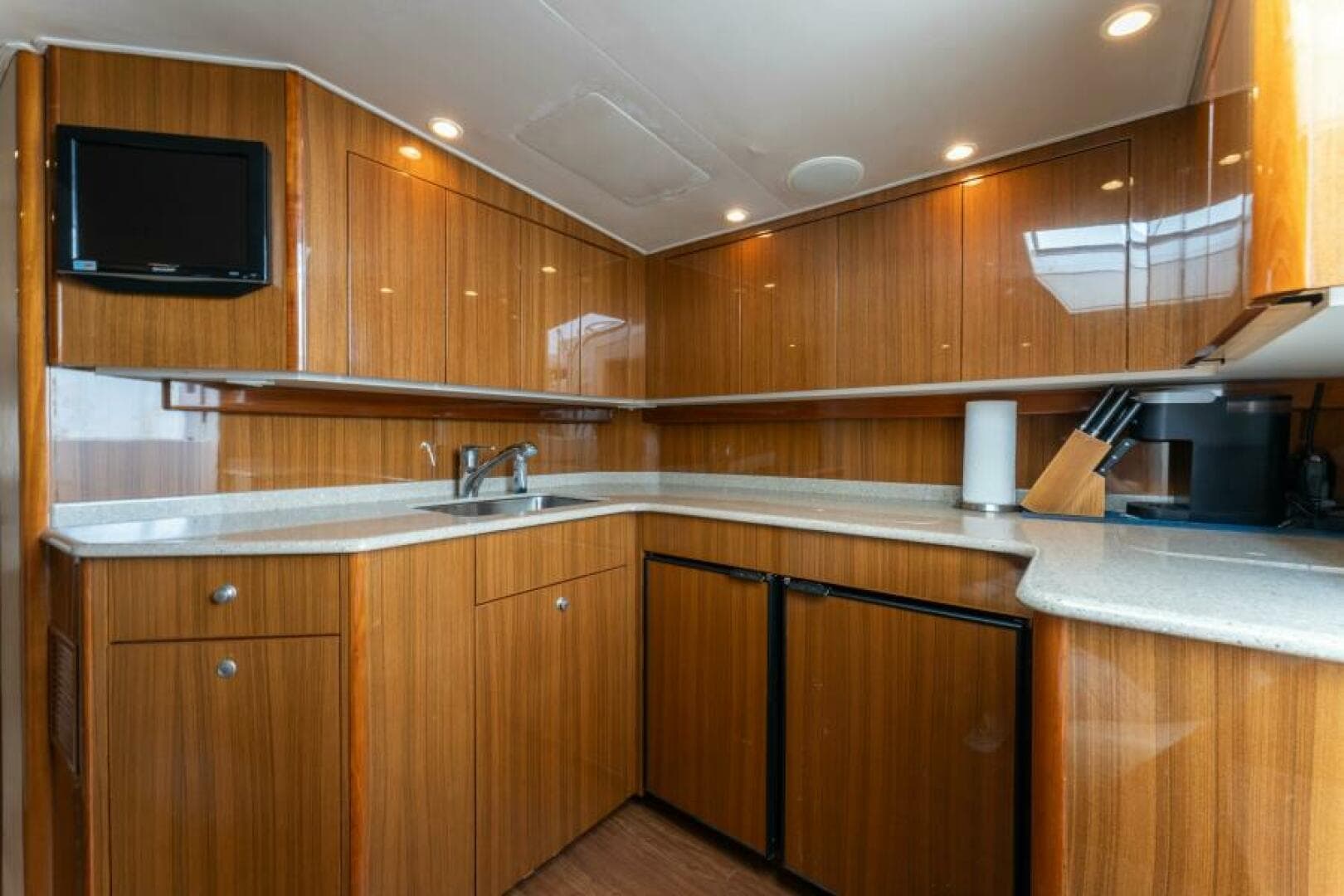 2009 Viking 45 Open — photo 9