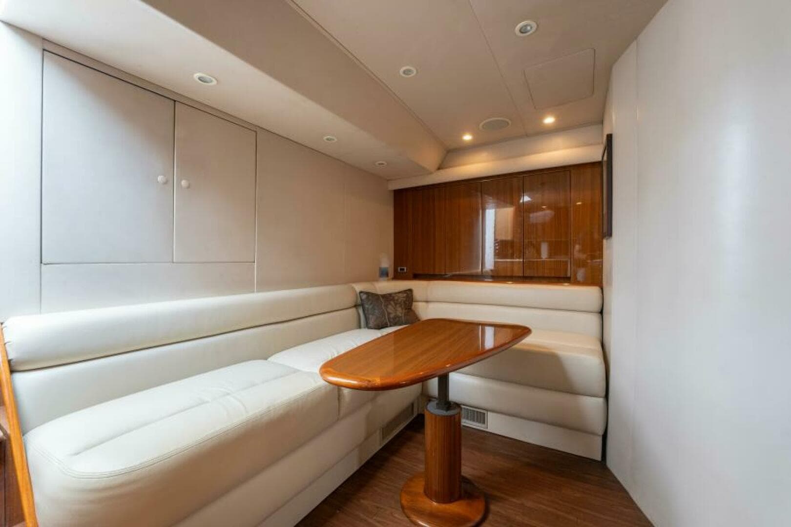 2009 Viking 45 Open — photo 8