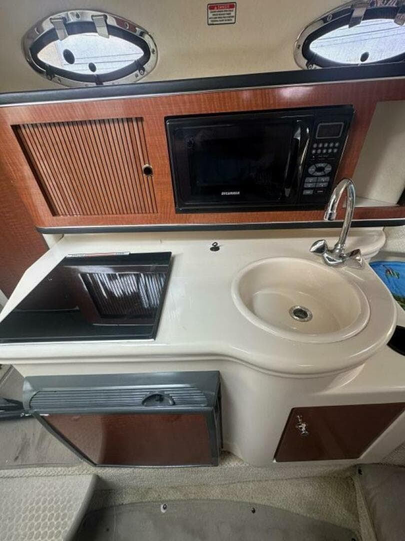 2004 Sea Ray — photo 10