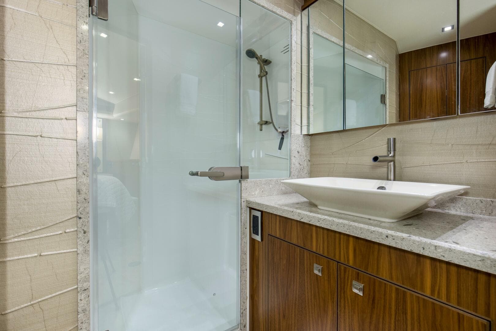 2016 Viking 92 Enclosed Bridge — photo 33