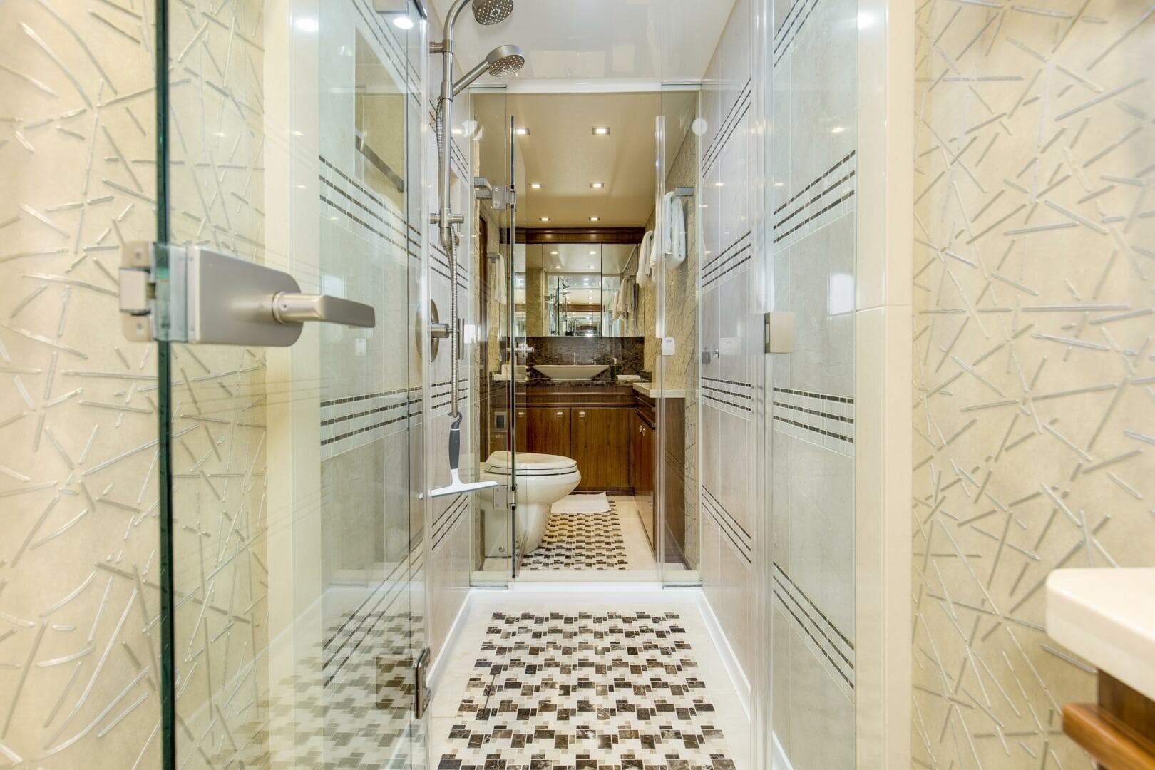 2016 Viking 92 Enclosed Bridge — photo 28