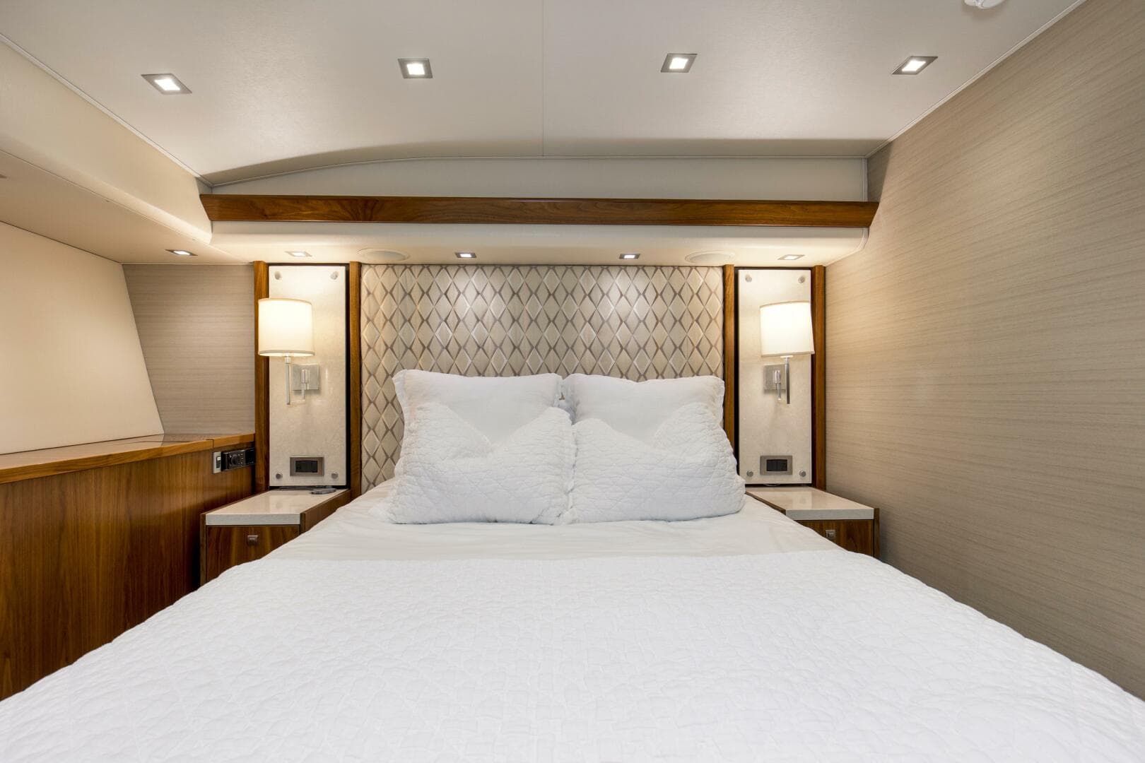 2016 Viking 92 Enclosed Bridge — photo 31