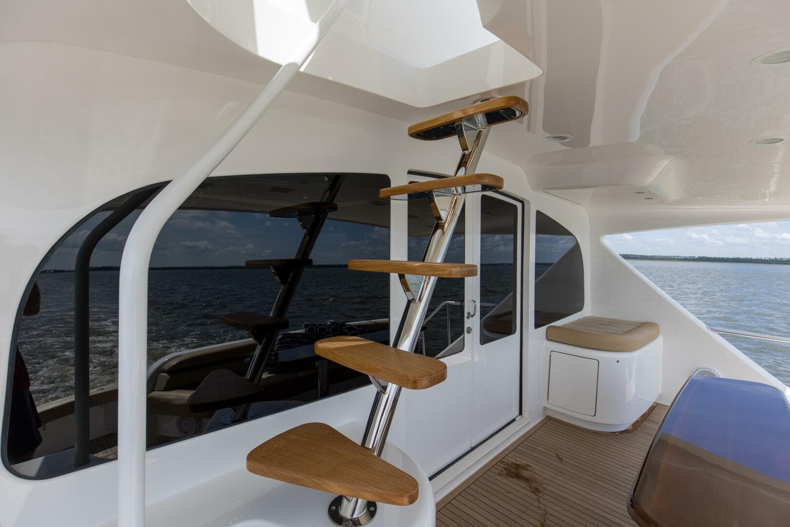 2016 Viking 92 Enclosed Bridge — photo 65