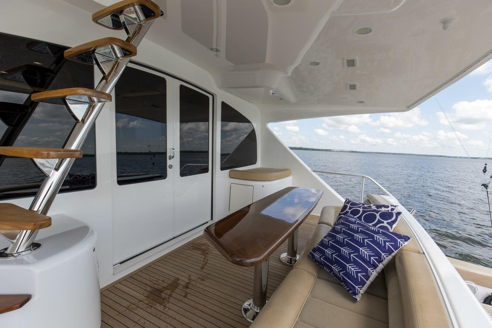 2016 Viking 92 Enclosed Bridge — photo 62